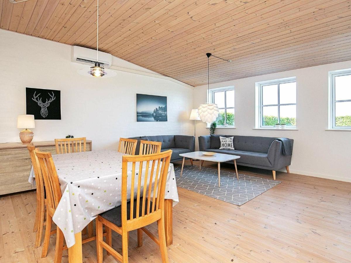 6 Person Holiday Home In Fåborg Habitación foto